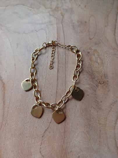 Armband – Edelstahl – Charm – 4 Herzen – goldfarben